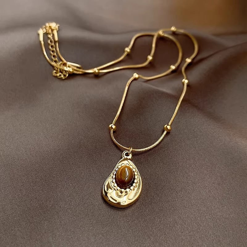 Retro Irregular Clavicle Chain Amber Stone Necklace